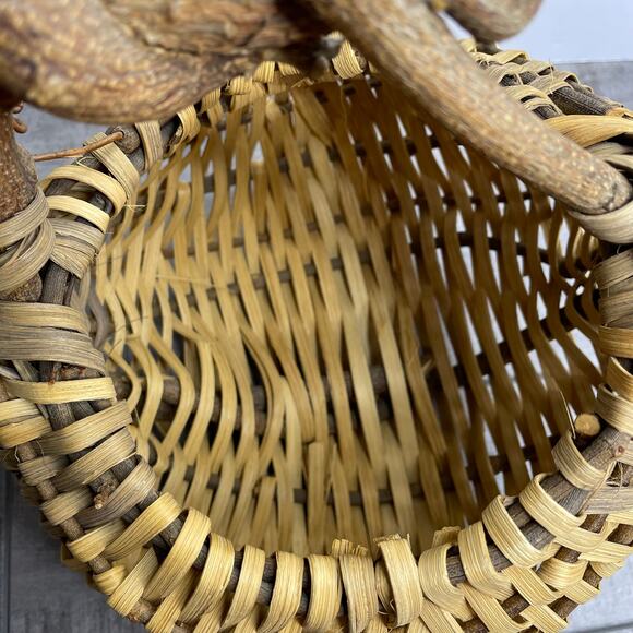 Vintage Buttocks Woven Basket Unique Natural Curly Branch Handle - Picture 6 of 10